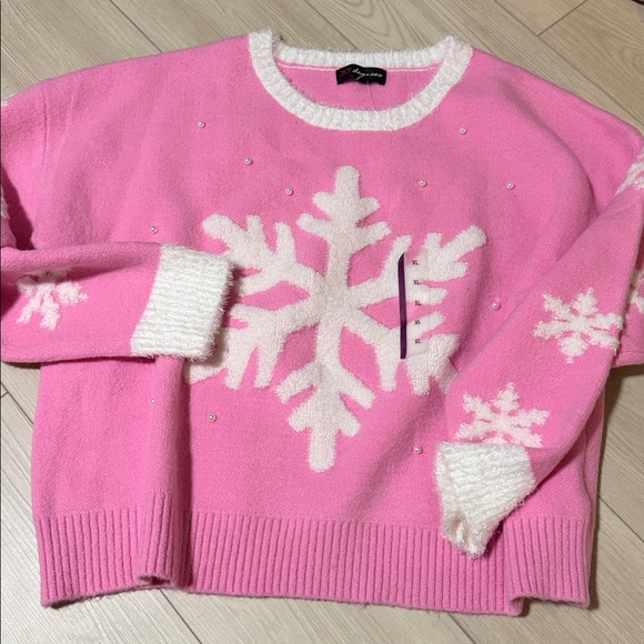 Pearled Snowflake Festive Sweater - Picture 3 of 4